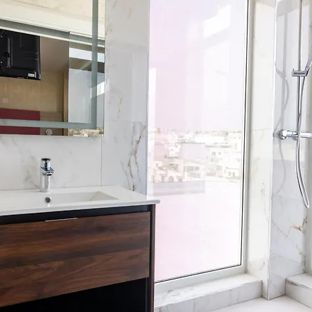 C'est La Vie Boutik Swieqi 4*